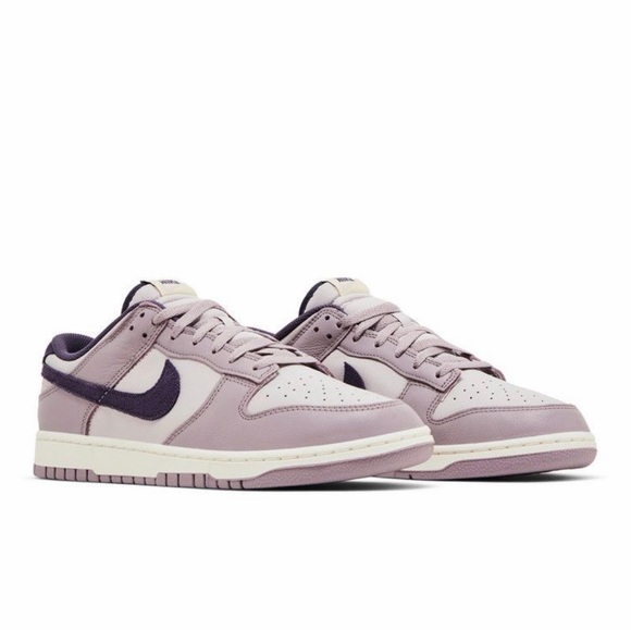 Nike DUNK LOW SE
"LIGHT VIOLET ORE" - Picture 7 of 7
